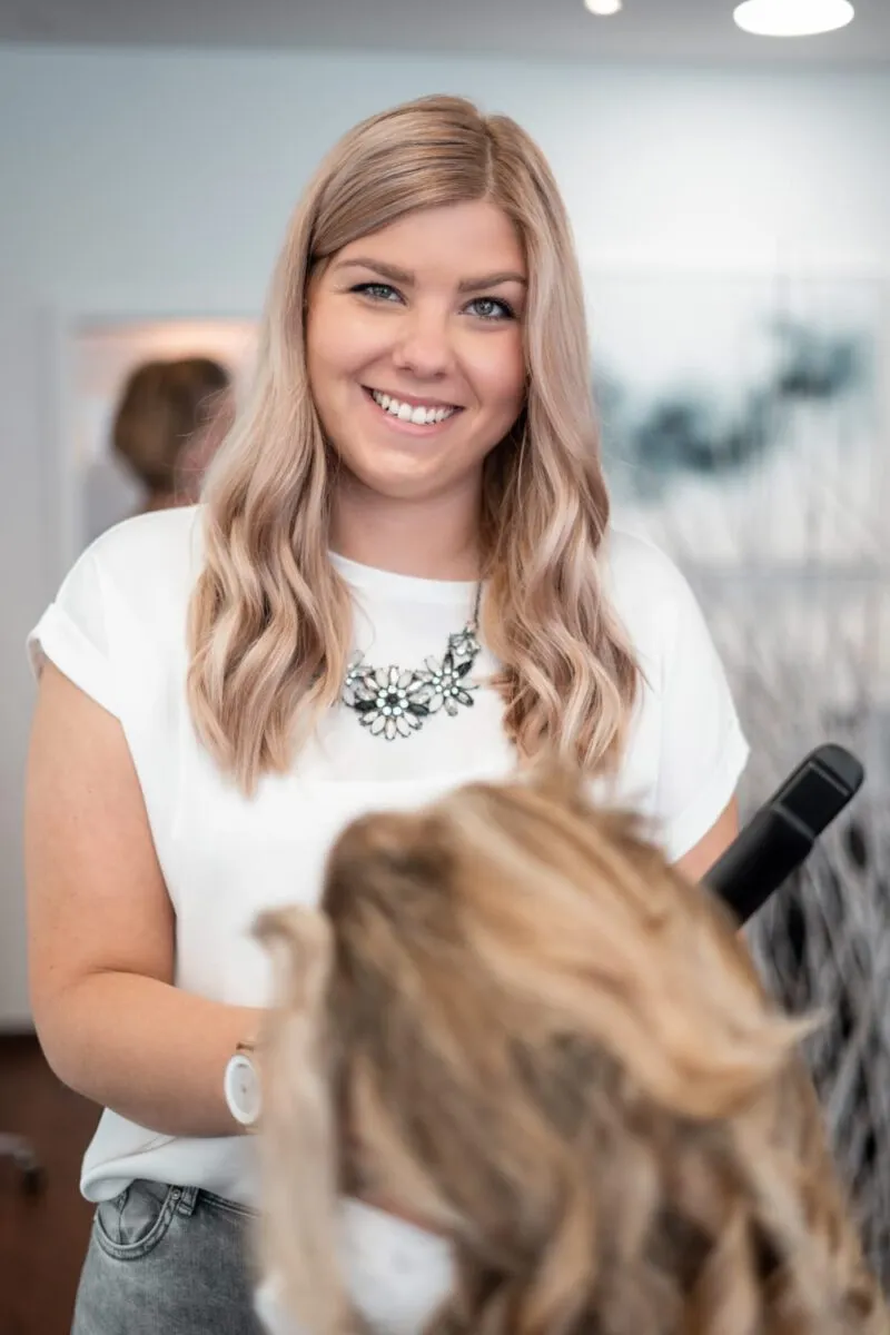 Leonie – Top-Stylistin bei Löwenherz Perücken