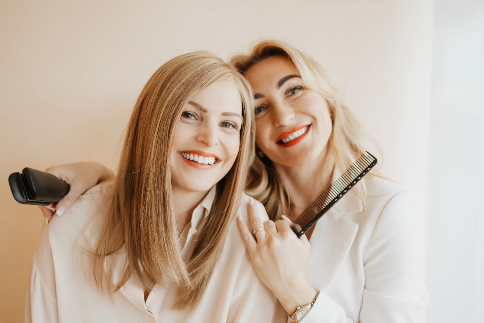 Aldona Maria Slodczyk mit einer Kundin im Salon